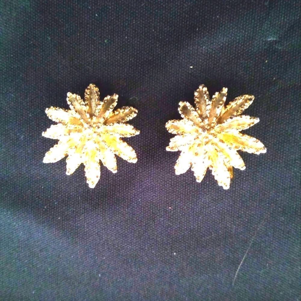 Vintage Avon Sunburst Earrings,Signed 'AVon ©'.